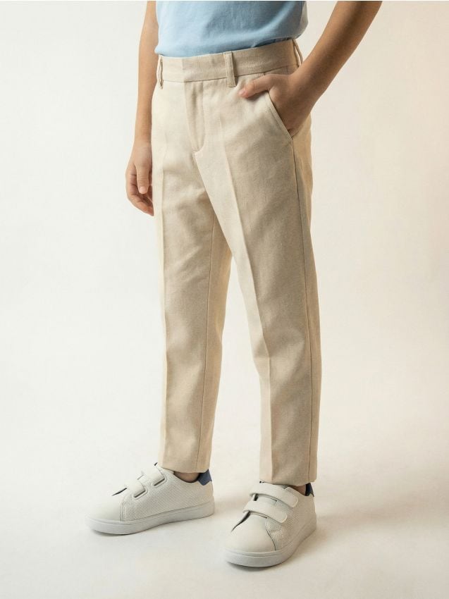 Sinsay - Eleganckie spodnie chino - kremowy