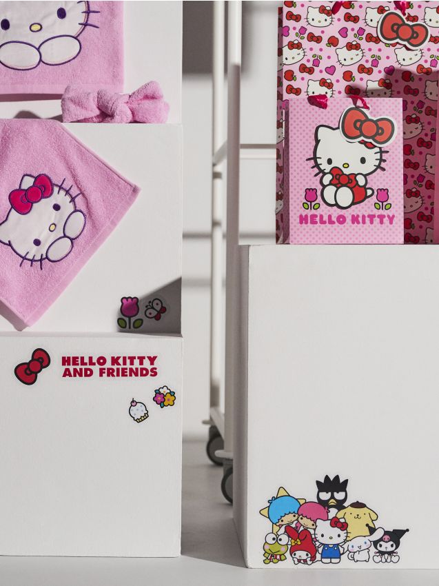 Autocolante de perete Hello Kitty and Friends - SINSAY