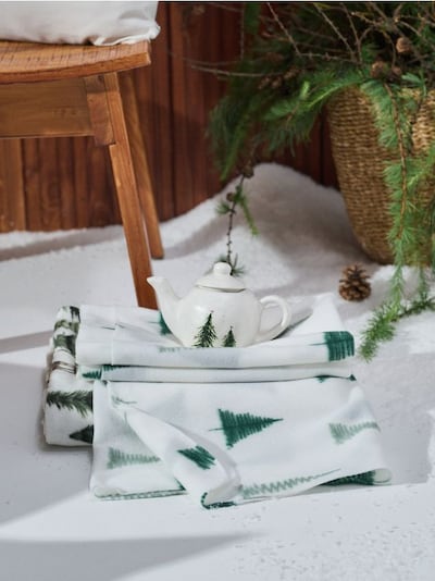 Ćebe sa šarom i božićnim motivom