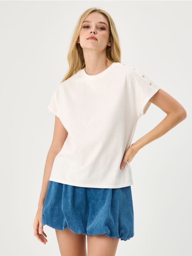 Sinsay - Blúzka s ozdobnými gombíkmi - krémová