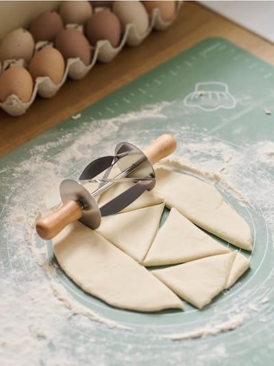 Rezalnik za rogljičke v obliki valjarja