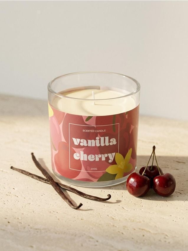 Sinsay - Lumânare parfumată Vanilla Cherry - mov
