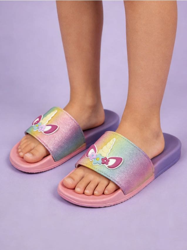 Sinsay - Papuci cu motiv unicorn - roz