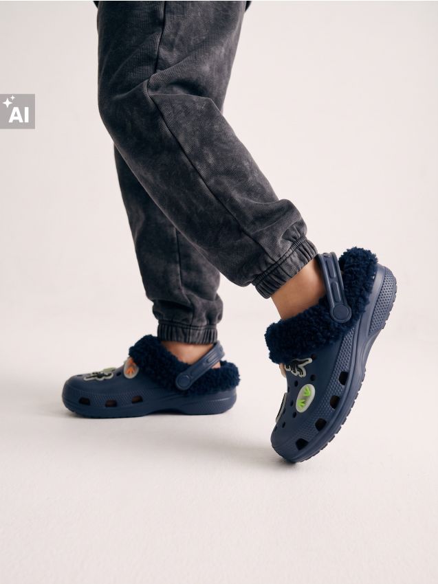 Sinsay - Papuci cu căptușeală călduroasă și accesorii fosforescente - bleumarin