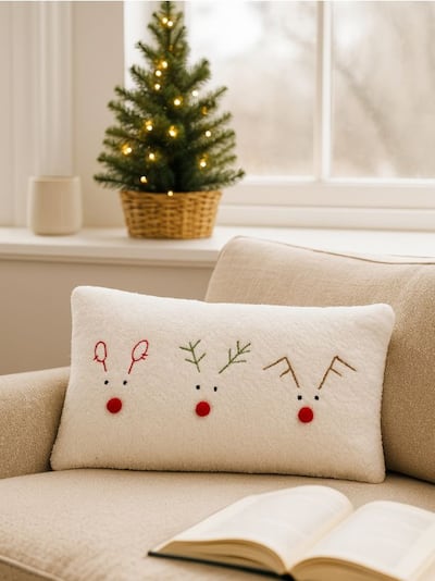 Dekoratív párna ünnepi mintával