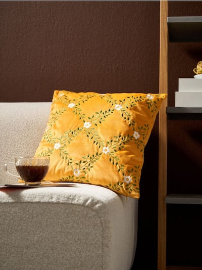 Наволочка з вишитими квітами