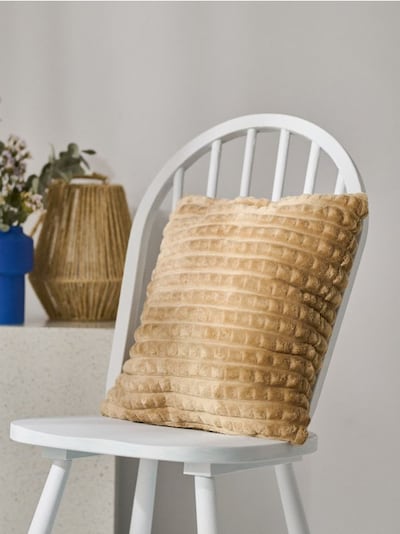 Подушка з тисненим візерунком