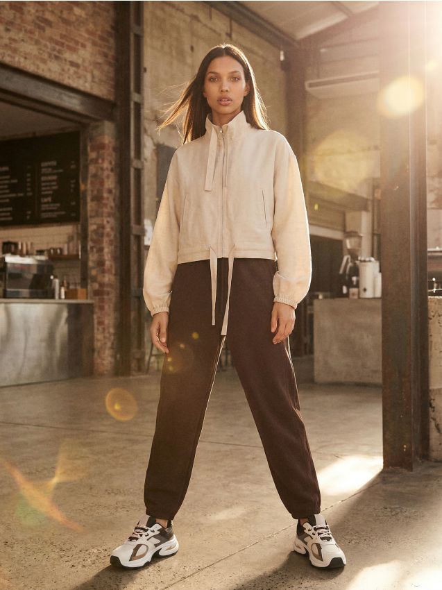 Sinsay - Jachetă bomber din lyocell cu adaos de in - nude