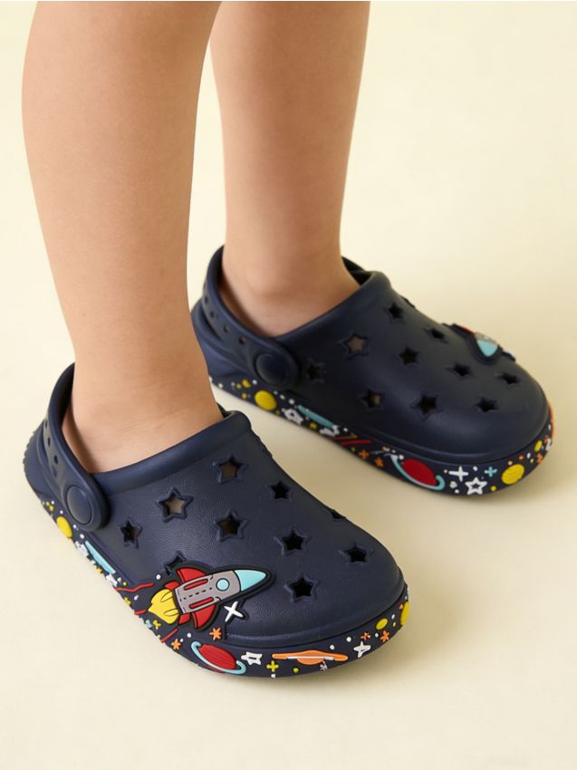 Sinsay - Saboti cu motiv spațial - bleumarin