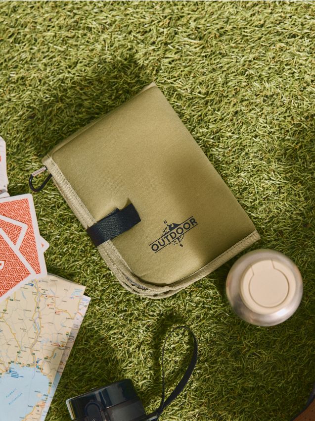 Sinsay - Saltea de trekking pliabilă cu carabinier - verde-maroniu