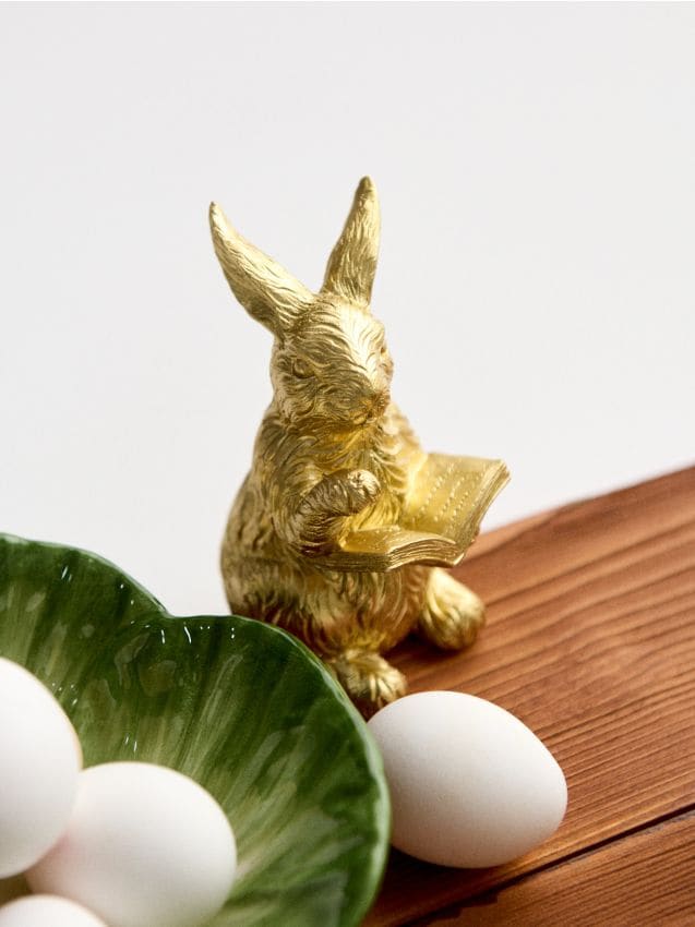 Sinsay - Figurină decorativă de Paște cu iepuraș și carte - auriu