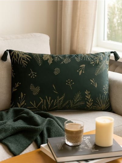 Dekorativni jastuk sa biljnim motivom