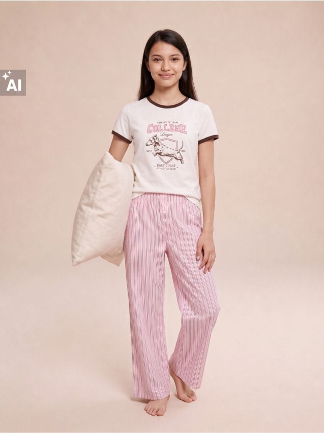Sinsay - Pijama din bumbac slim fit din două piese cu motiv college - roz-pastel