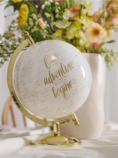 Stojaca dekorácia v tvare glóbu