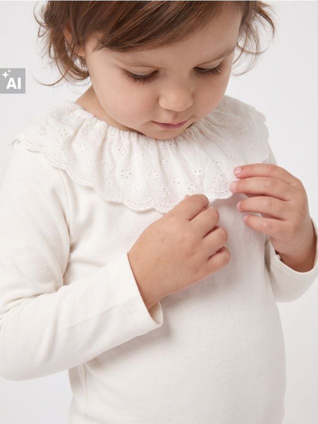 Sinsay - Body din bumbac cu mânecă lungă și guler ajurat - crem