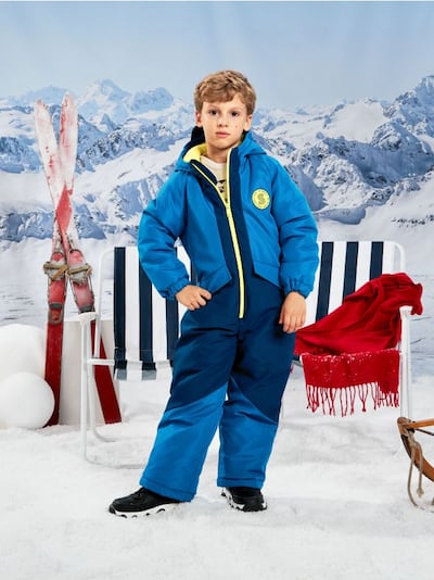 Ολόσωμη φόρμα με κουκούλα