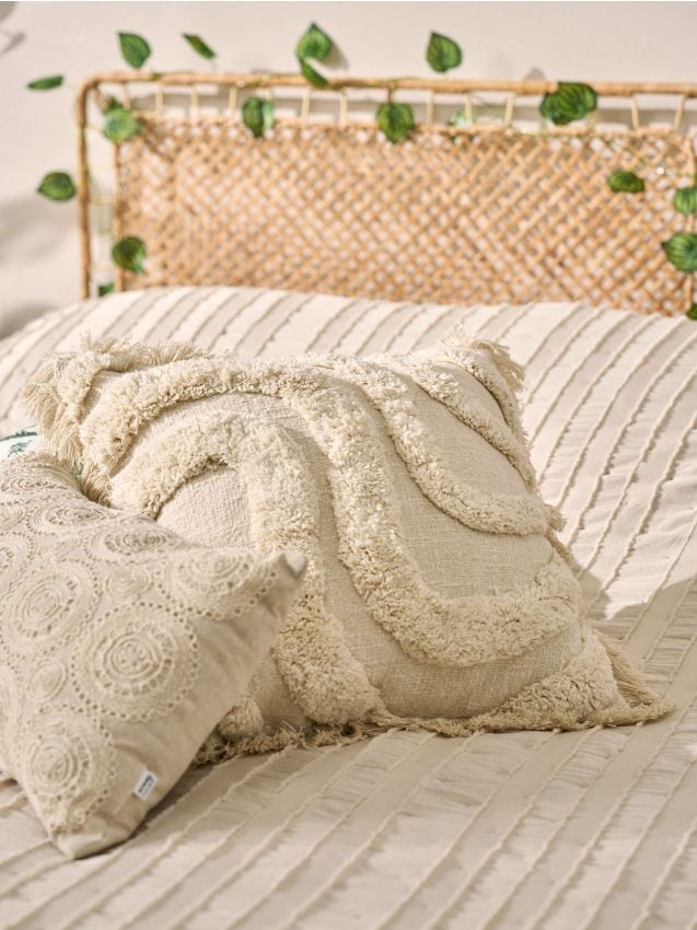 Sinsay - Pernă decorativă cu model tuftat - crem