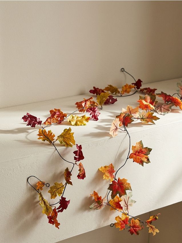 Sinsay - Ghirlandă decorativă cu motiv de frunze de toamnă - multicolor