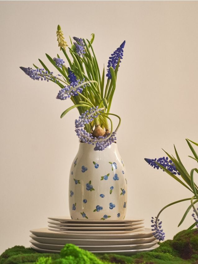 Sinsay - Vază decorativă cu motiv de afine - albastru-pal