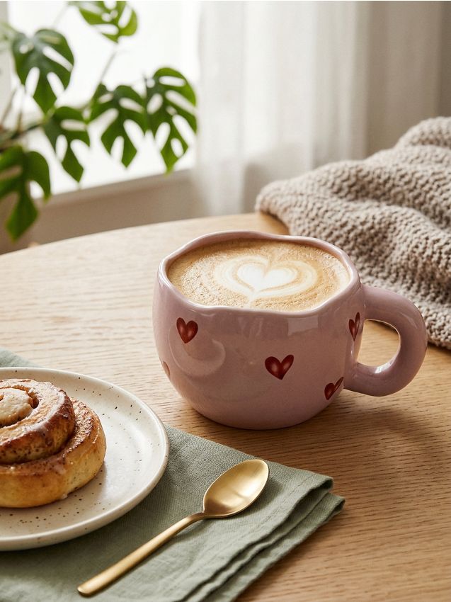 Sinsay - Cană din ceramică cu motiv de inimă - roz-pastel