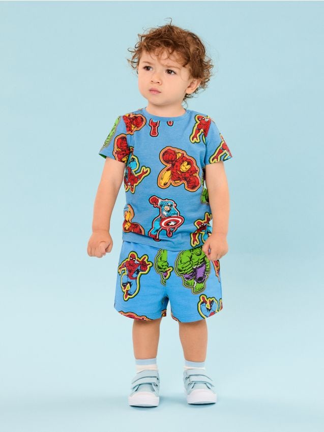 Sinsay - Bawełniana wzorzysta koszulka Avengers - niebieski