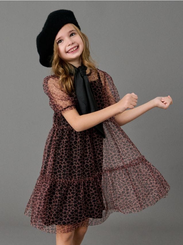 Sinsay - Tiulowa sukienka z motywem panterki - beżowy