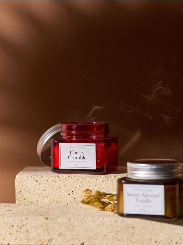 Sinsay - Lumânare parfumată Cherry Crumble - mov