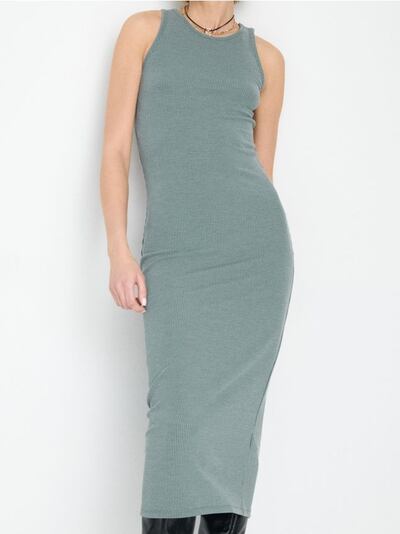 Uska pletena midi haljina