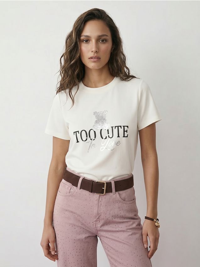 Sinsay - Tricou cu vâscoză și aplicație strălucitoare cu ursuleț - crem