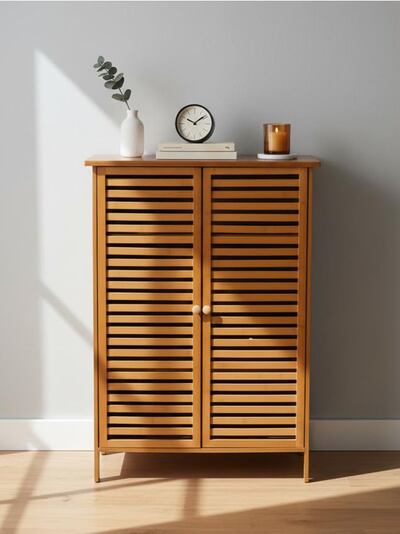 Spintelė su lamelinėmis durimis