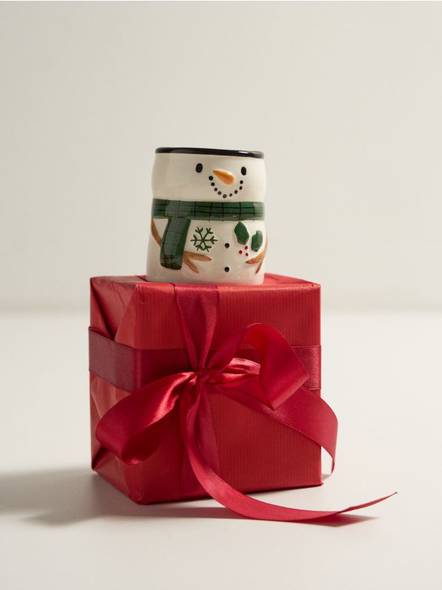 Sinsay - Vonná sviečka so sviatočným motívom Gingerbread Cookies - biela