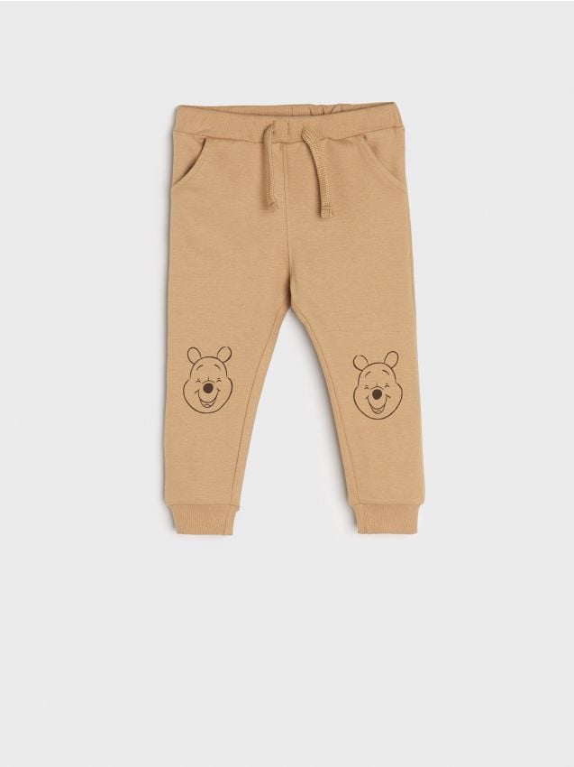 Sinsay - Pantaloni jogger cu Winnie the Pooh - cafeniu