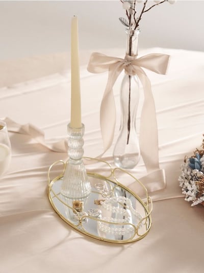 Декоративний піднос з оздобленими краями