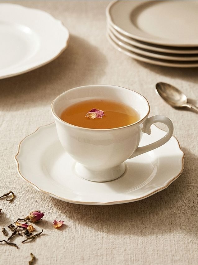 Tazza e piattino in ceramica con bordo dorato - oro