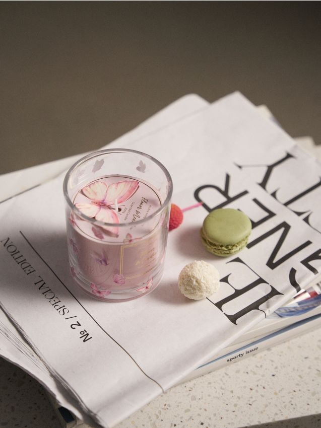 Sinsay - Lumânare parfumată Flowers Meadow - roz-pastel