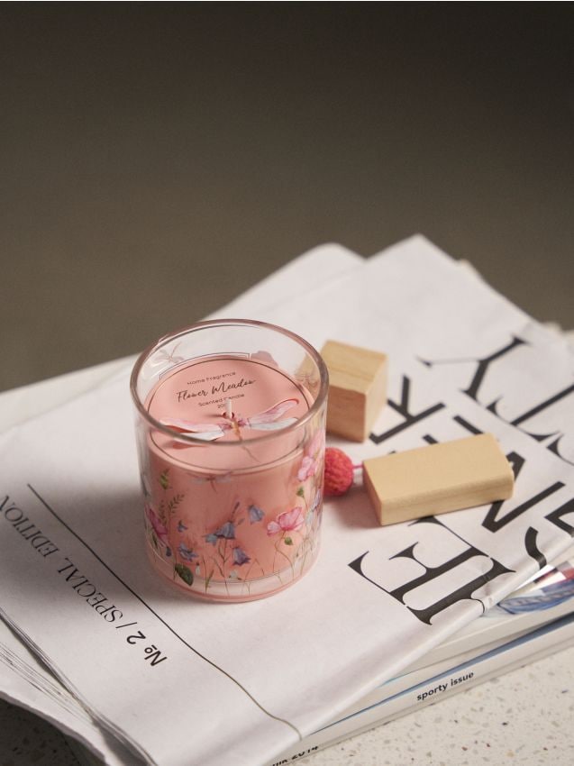 Sinsay - Lumânare parfumată Flowers Meadow - roz