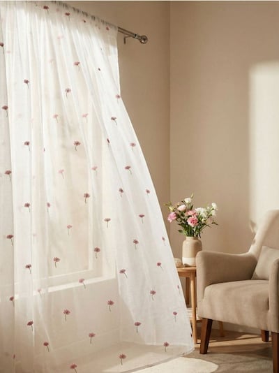 Κουρτίνα με ανθισμένο μοτίβο