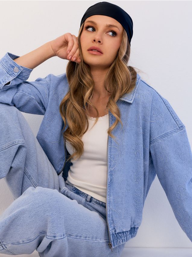 Sinsay - Jachetă bomber din denim cu broderie florală - albastru