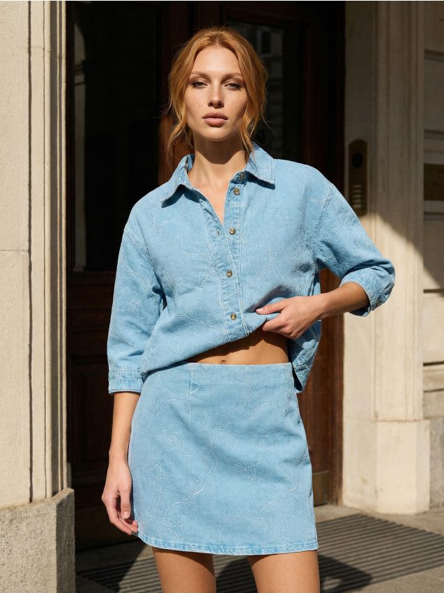 Sinsay - Fustă mini din denim cu flori brodate - albastru