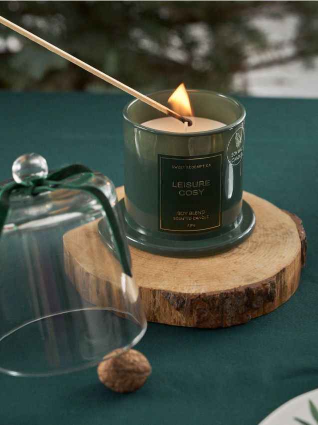 Sinsay - Vonná sójová sviečka Leisure Cosy - tmavozelená