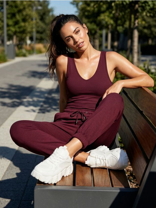 Sinsay - Pantaloni de trening tip jogger - bordo