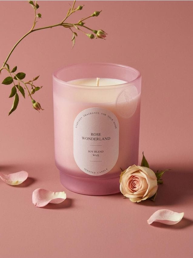 Sinsay - Lumânare parfumată din soia Rose Wonderland - roz-pastel