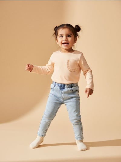 Джинси з регульованим поясом