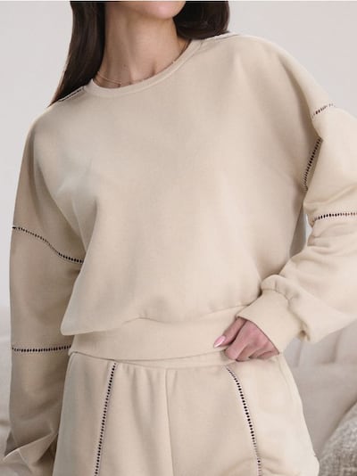 Bluza z ażurowymi detalami
