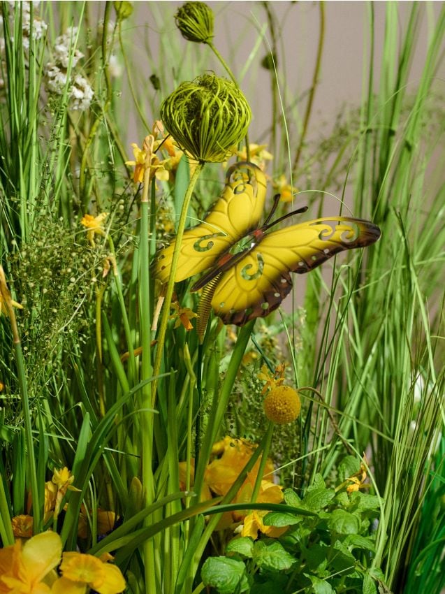 Sinsay - Decorațiune de grădină pe băț în formă de fluture - galben-deschis