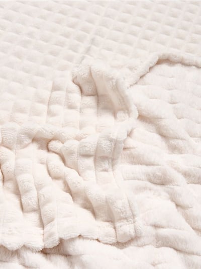 Tekk reljeefse mustriga