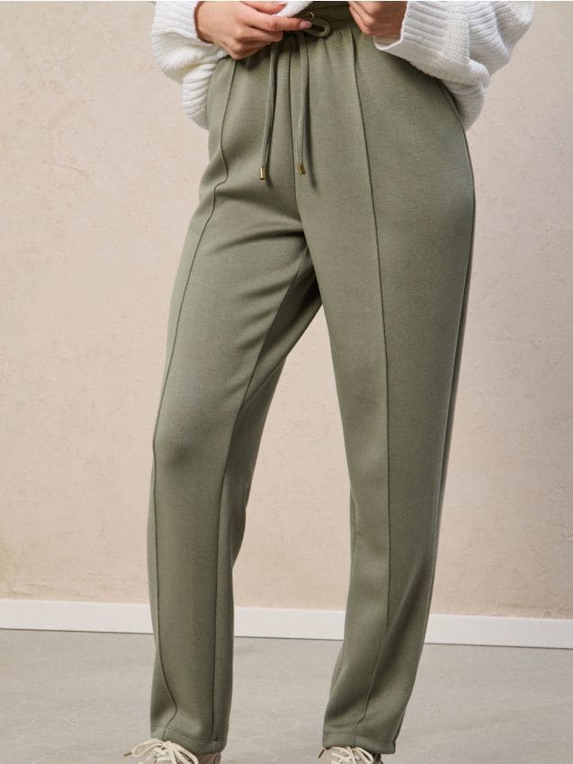 Pantalone sa šavom na preponi - SINSAY