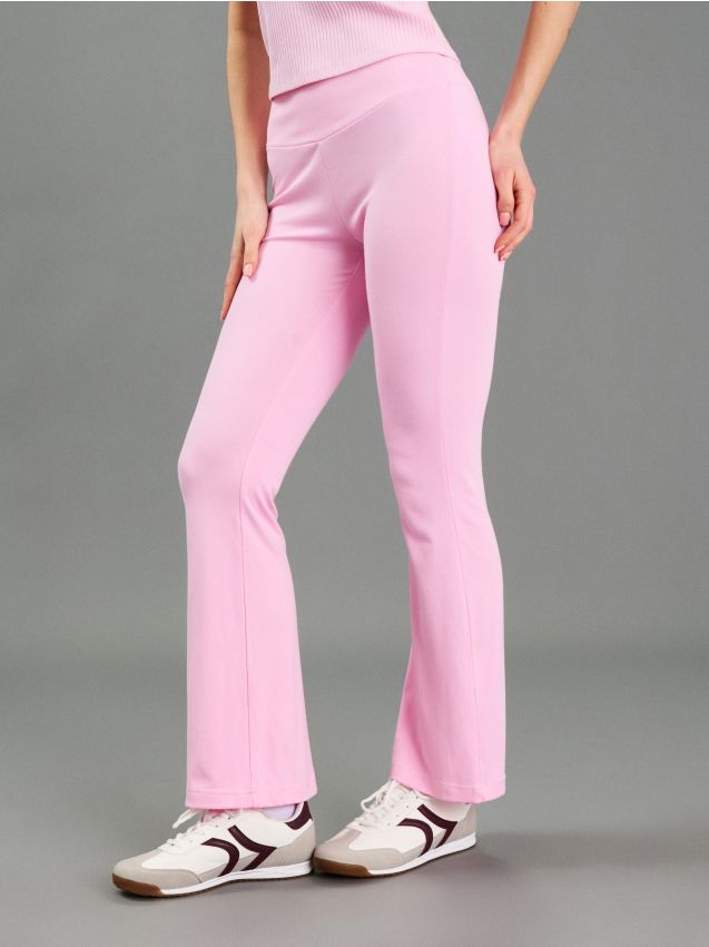 Sinsay - Pantaloni flare din viscoză striată soft touch - roz-pastel