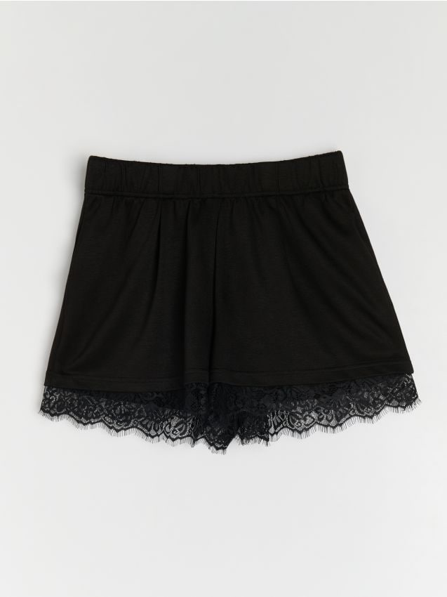 Sinsay - Pantaloni scurți cu dantelă cu viscoză - negru