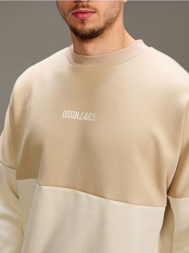 Sinsay - Bawełniana bluza crewneck z napisem - kremowy